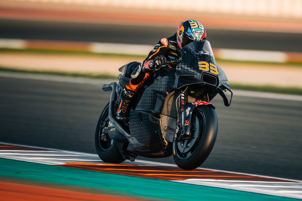 Appendici aerodinamiche stampate in 3D in nylon caricato carbonio per la squadra motociclistica KTM